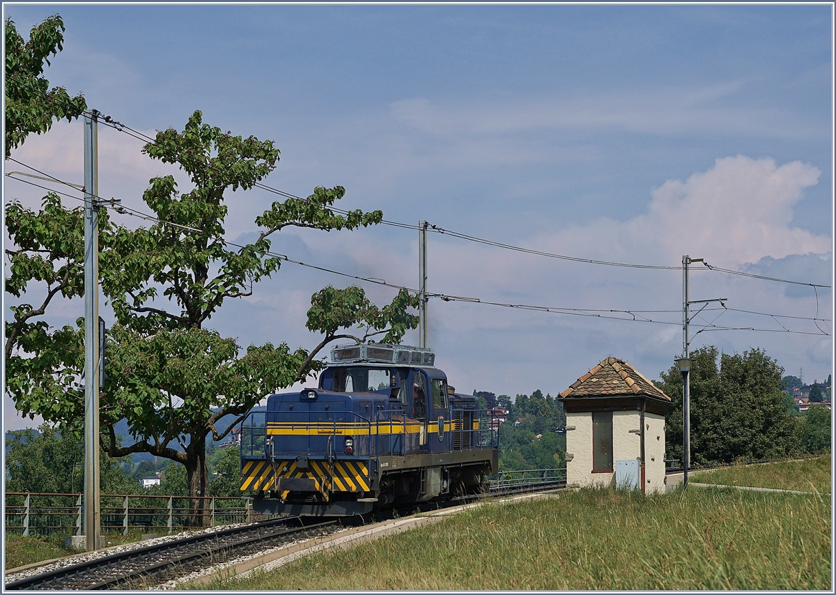 Die MOB Gm 4/4 auf dem Weg Richtung Chernex bei der Durchfahrt in Châtelard VD.

8. August 2018