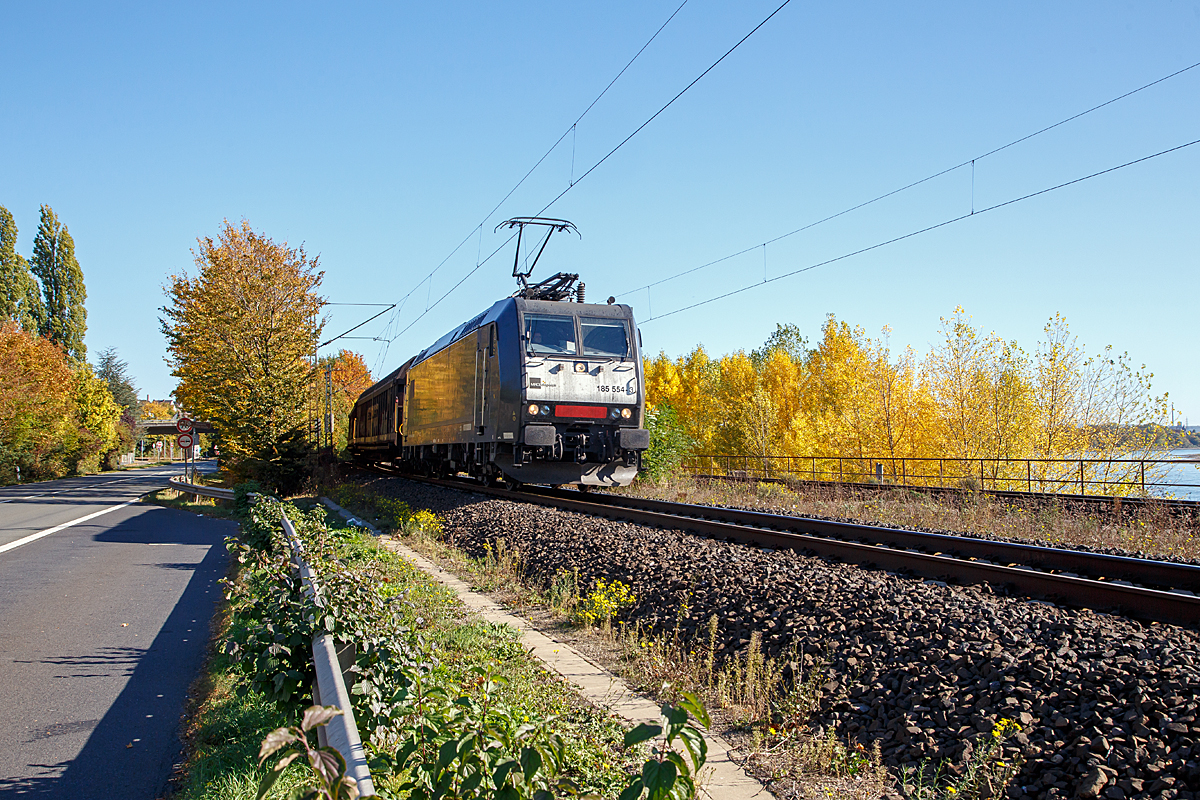 
Die MRCE Dispolok 185 554-3 (91 80 6185 554-3 D-DISPO) fährt am 13.10.2018 mit einem Güterzug durch Neuwied-Feldkirchen in Richtung Norden.