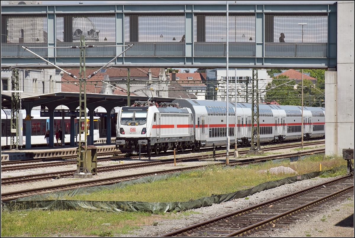 Die neue, leider neigetechniklose Gäubahn wagt sich erstmals auf die Strecke. Hier im  Bahnhof Konstanz. Juli 2018.