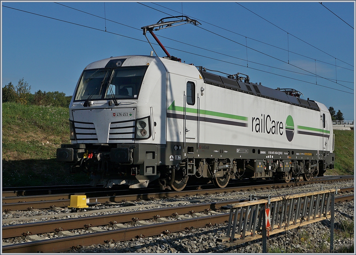 Die Rail Care Rem 476 453-6 VAUD (UIC 91 85 4476 453-6 CH-RLC) in Vufflens la Ville.
29. August 2018