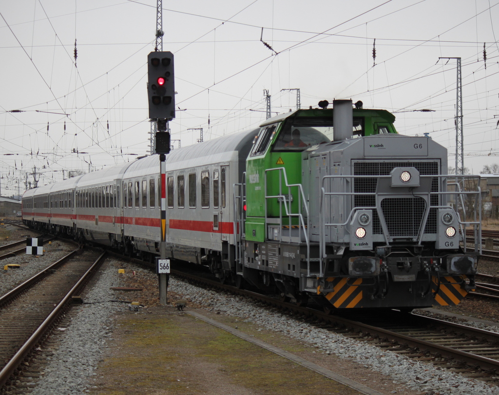 Die Rostocker G6 650 114-8 war am 06.03.2015 mit dem IC 2239 von Rostock Hbf nach Leipzig im Rostocker Hbf beschftigt am Ende lief die 101 040-4 aufgebgelt mit.