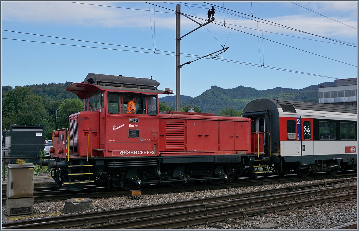 Die SBB Em 3/3 18824  Emma  rangiert in Olten.

11. Juli 2018