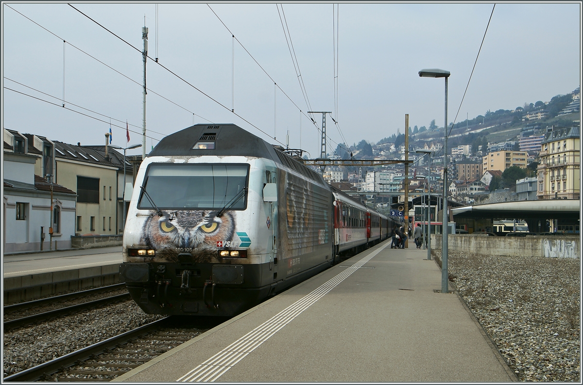 Die SBB Re 460 105-0 in Montreux.
15. März 2015