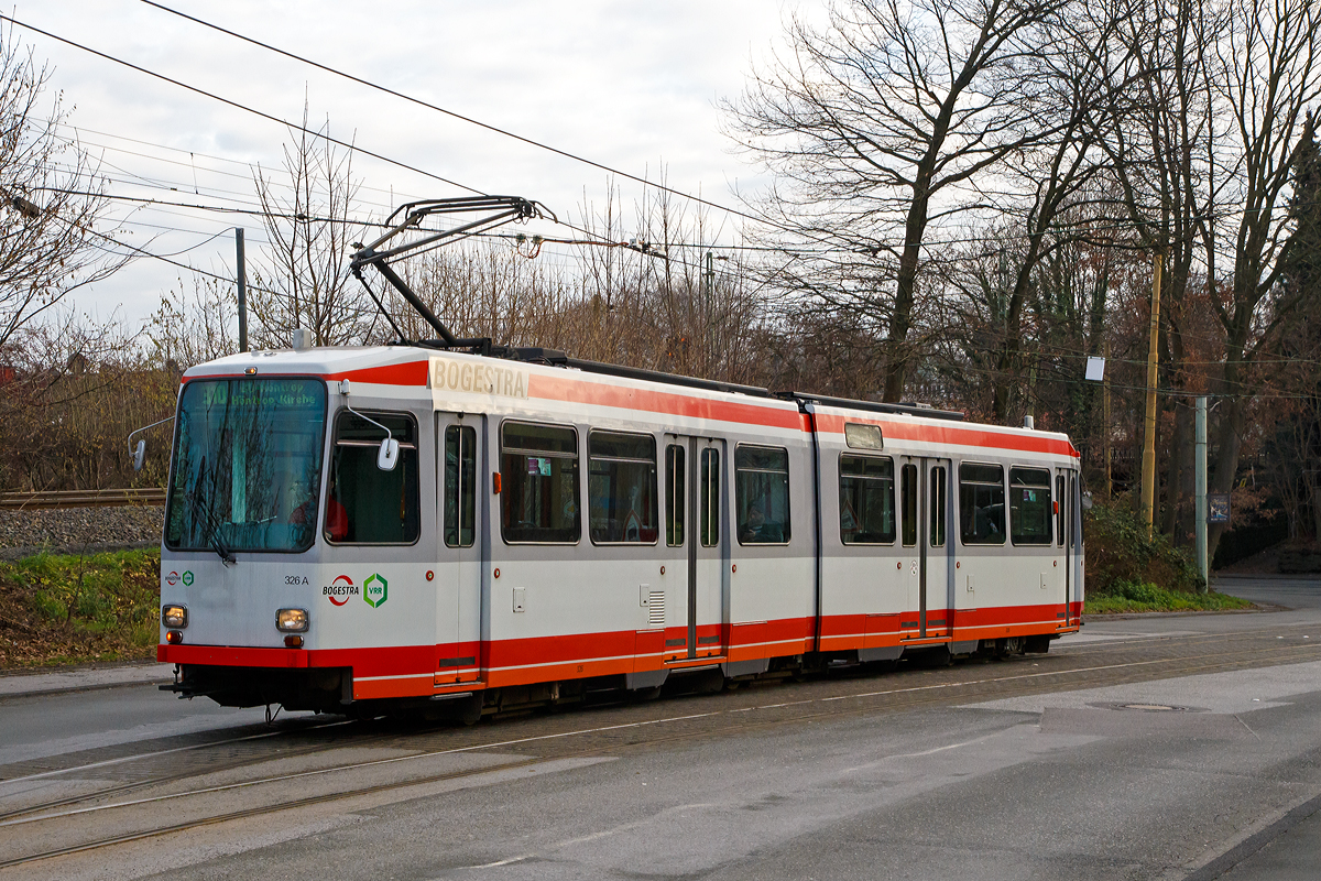 
Die Straenbahn Bochum/Gelsenkirchen verkehrt seit dem Jahr 1894 in Bochum und seit 1895 in Gelsenkirchen. Das Straenbahnnetz reicht auch in die Nachbarstdte Hattingen, Herne und Witten. Betrieben wird die Straenbahn von der Bochum-Gelsenkirchener Straenbahnen AG (BOGESTRA), sie gehrt dem Verkehrsverbund Rhein-Ruhr (VRR) an. Von Beginn an verkehrte die Straenbahn elektrisch. 

Durch die neu erffnete U-Stadtbahn sollte die Straenbahn im Laufe der Jahre stillgelegt werden. Letztlich wurden jedoch nur zwei meterspurige Strecken durch je eine normalspurige Stadtbahn ersetzt, nmlich die 101 in Gelsenkirchen-Horst durch die U 11 sowie die 305 von Bochum-Querenburg nach Herne durch die U 35. Die anderen Tunnelbauten werden auf Dauer von den Straenbahnlinien genutzt. An den Endhaltestellen wird in der Regel in einem Stumpfgleis die Fahrtrichtung gendert; lediglich vor dem Wanne-Eickeler Hbf (Linie 306) existiert eine Wendeschleife.

Im Jahr 2017 verkehren auf einem Streckennetz von 86,2 Kilometern Lnge sechs Linien. Dabei verlaufen 11,7 Kilometer durch Tunnelstrecken in Bochum und Gelsenkirchen. Die Spurweite ist 1.000 mm (Meterspur), das Stromsystem 600 (750) Volt DC Oberleitung.

Hier im Bild:
Der 1977 gebaute Triebwagen 326 ein DUEWAG Stadtbahnwagen Typ M6S der BOGESTRA (Bochum-Gelsenkirchener Straenbahnen AG) fhrt am 25.12.2018 von Witten als Linie 310 in Richtung Bochum.

Der Stadtbahnwagen Typ M wurde 1975 gemeinsam von den Verkehrsbetrieben in Essen, Mlheim an der Ruhr, Bochum und Bielefeld in Zusammenarbeit mit der DUEWAG entwickelt. Dieser neu entwickelte Zweirichtungswagen in Meterspurausfhrung sollte bei einer Breite von 2,30 Meter auf Straenbahnstrecken, aber im Vorlauf auch auf Stadtbahn- und Tunnelstrecken fahren.

Der Stadtbahnwagen Typ M ist Nachfolger des 1969 vorgestellten Typs Mannheim und wurde als sechs- und achtachsiger Gelenkwagen in Zweirichtungsausfhrung konzipiert. 

Die ersten Serien waren noch mit einer Schtzensteuerung ausgerstet (Typen M 6 S und M 8 S). Ab 1978 wurde eine Chopper-Steuerung eingebaut, diese Wagen sind am Index „C“ hinter der Typenbezeichnung zu erkennen. Seit Mitte der 1980er Jahre wurden auch Fahrzeuge mit Drehstromantrieb gefertigt, diese tragen ein „D“ in der Fahrzeugkennung. Eine letzte Serie der M-Wagen wurde Mitte der 1990er Jahre fr die Stadtbahn Bielefeld gefertigt.

Die Erstlieferung umfasste sechs Wagen fr Mlheim (M 8), 20 Wagen fr Essen (M 8), 33 Wagen fr Bochum/Gelsenkirchen (M 6) und vier Wagen fr Bielefeld (M 8). 1978 folgte eine normalspurige Serie als Typ N 8 fr Dortmund mit zunchst 20 Exemplaren in achtachsiger Ausfhrung.

In den folgenden Jahren wurden die Bestnde in den Ruhrgebietstdten aufgestockt. Weitere Stdte, die den M- beziehungsweise N-Wagen bestellten, waren Krefeld (20 M 8), Nrnberg (zwlf N6S, ab 1992 Umbau zu N 8 S-NF), Heidelberg (acht M 8), Augsburg (zwlf M 8), Mainz (zehn M 8, davon vier aus Bielefeld) und Kassel (22 N 8).

Mittlerweile wurden zahlreiche M/N-Wagen durch Niederflurwagen diverser Typen abgelst, jedoch sind vor allem im Ruhrgebiet noch weiterhin zahlreiche Vertreter dieser Bauart unterwegs.

TECHNISCHE DATEN (M6S):
Spurweite: 1.000 mm
Achsfolge: B' 2' B'
Gesamtlnge: 20.440 mm 
Wagenkastenbreite : 2.300 mm
Sitzpltze: 36
Stehpltze: 65 (4 Pers/m)
Netzspannung: 	600 V DC Oberleitung
Leistung: 2 x 150 kW
Hchstgeschwindigkeit: 70 km/h
Fubodenhhe: 880 mm
Treib- und Laufraddurchmesser: 681 mm (neu) / 590 (abgenutzt)
Eigengewicht: 29.000 kg
Anzahl und Art der Fahrmotoren: 2 lngsliegende DC Reihenschlussmotore
