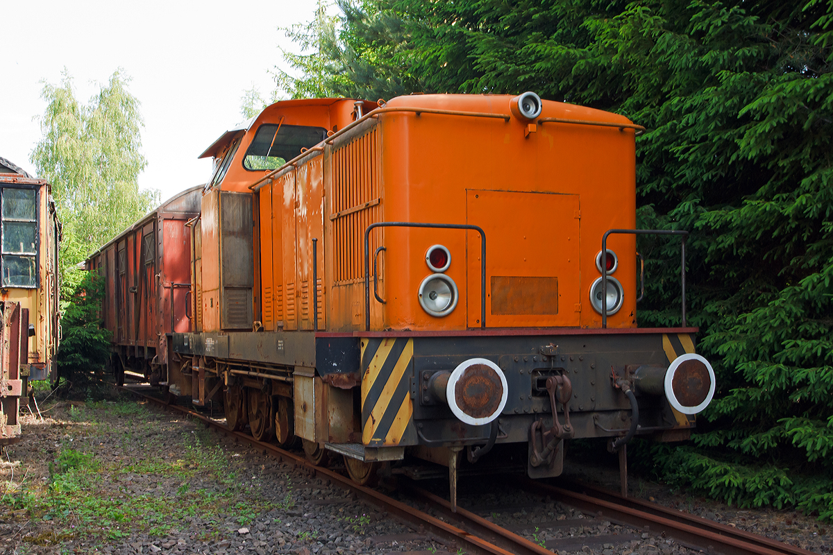 
Die V 60 (ost), ex VEB Carl Zeiss Jena,  WL ,  am 09.06.2014 im Dampflok-Museum Hermeskeil.  

Die V 60 wurde 1980 bei LEW (VEB Lokomotivbau Elektrotechnische Werke  Hans Beimler , Hennigsdorf) unter der Fabriknummer 16974 gebaut.