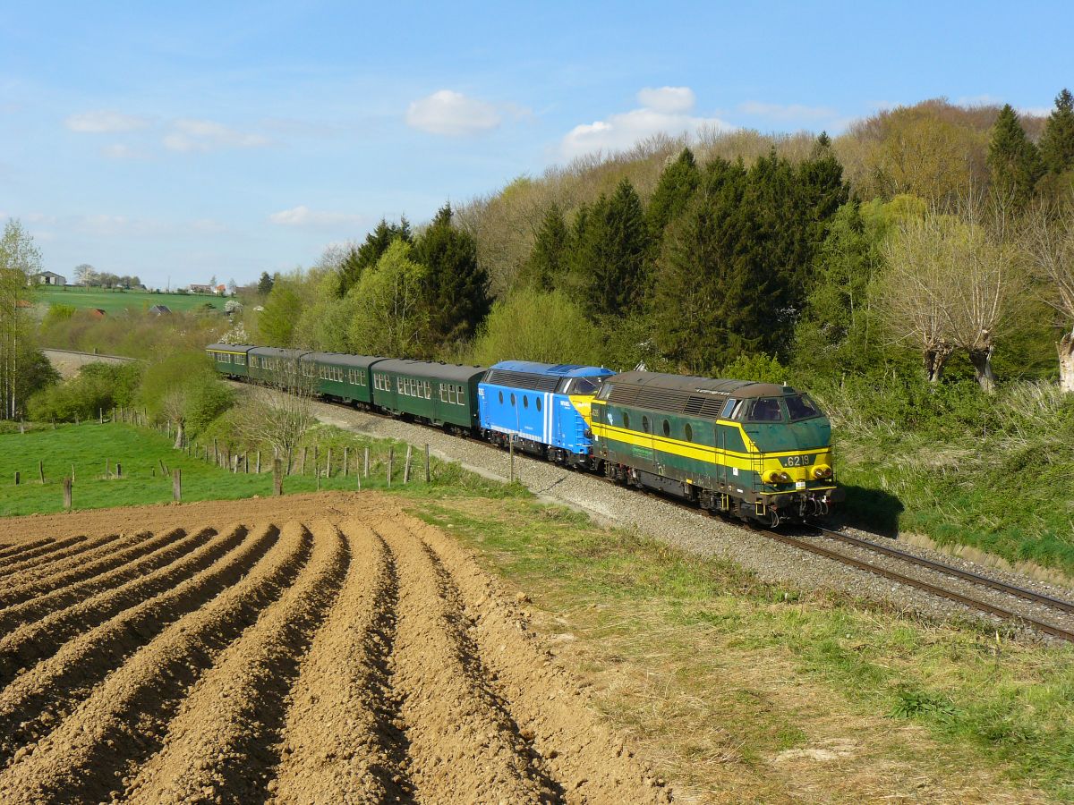 Diesellok 6219 und 6253 mit M2 Wagen. Louise-Marie 05-04-2014.

Diesellocomotieven 6219 en 6253 met M2 rijtuigen gefotografeerd tijdens rondrit van de TSP. Louise-Marie 05-04-2014.

4.