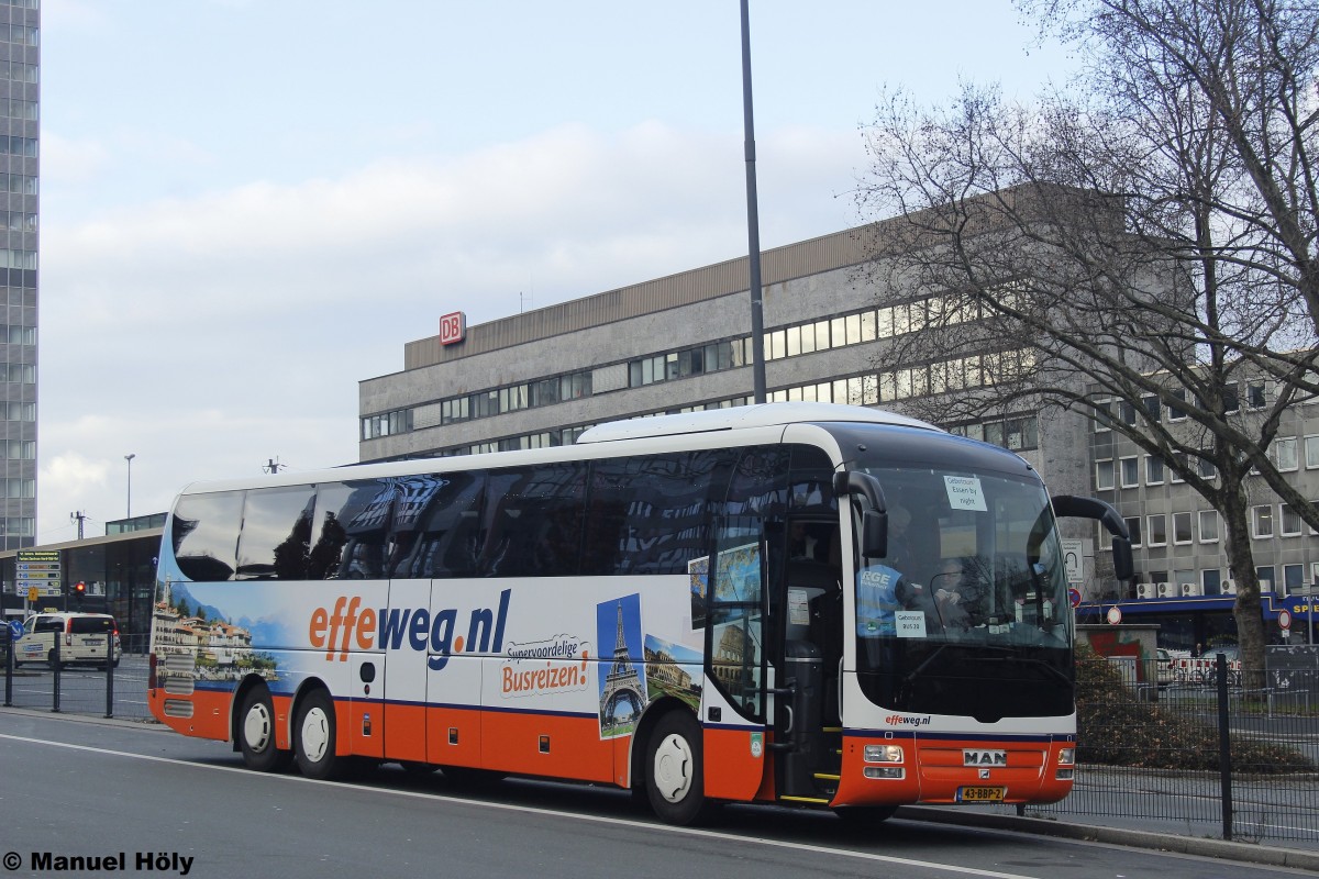 Dieser MAN Lions Coach gehrt der Firma Gebo Tours aus den Niederlanden.
Gesehen in Essen am 16.12.2014 in Essen.