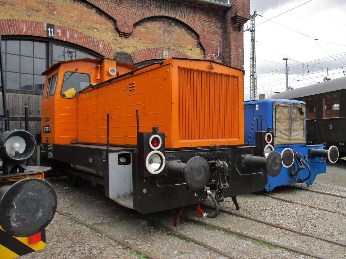 DR 102 188 steht am 8 April 2017 ins Bw Dresden Altstadt.