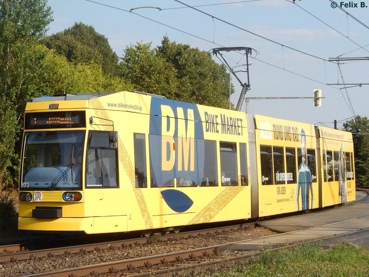 DUEWAG 6N1 NR. 671 der RSAG in Rostock im Sommer 2015