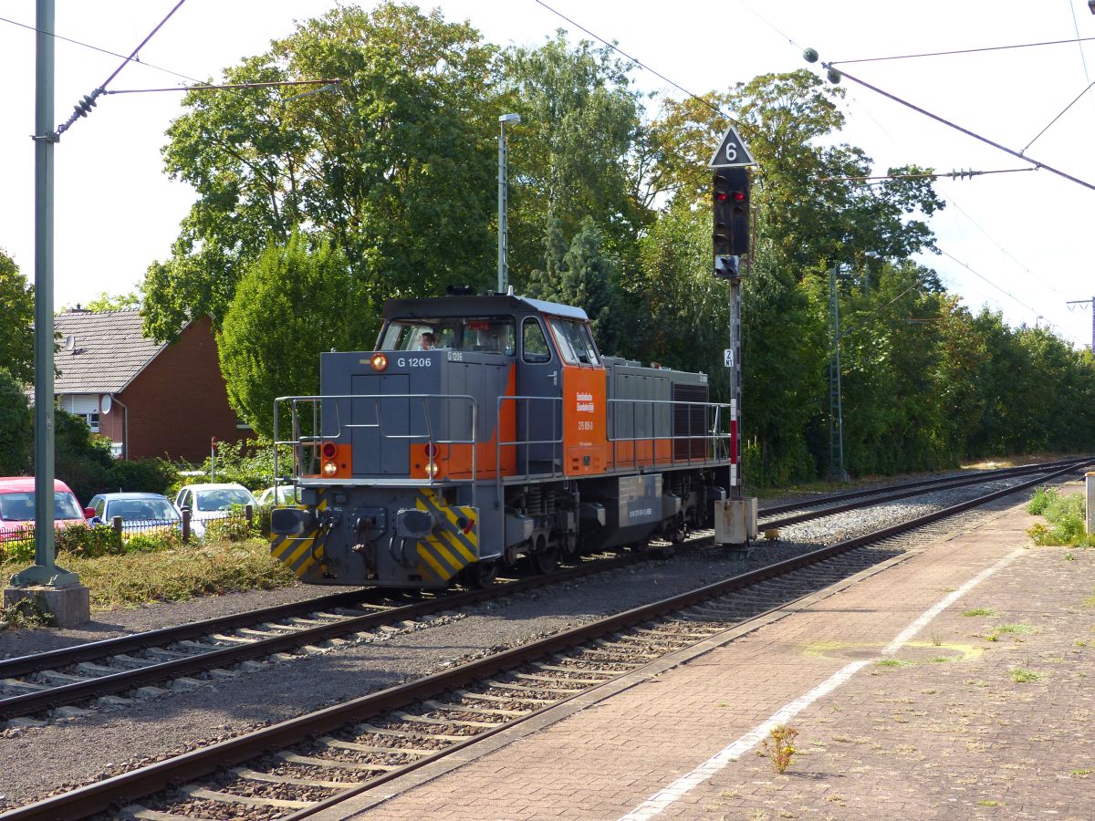 EEB (Emsl�ndische Eisenbahn) Diesellok 275 805-2 (92 80 1275 805-2 D-EBB) Salzbergen 17-08-2018.

EEB (Emsl�ndische Eisenbahn) dieselloc 275 805-2 (92 80 1275 805-2 D-EBB) Salzbergen 17-08-2018.