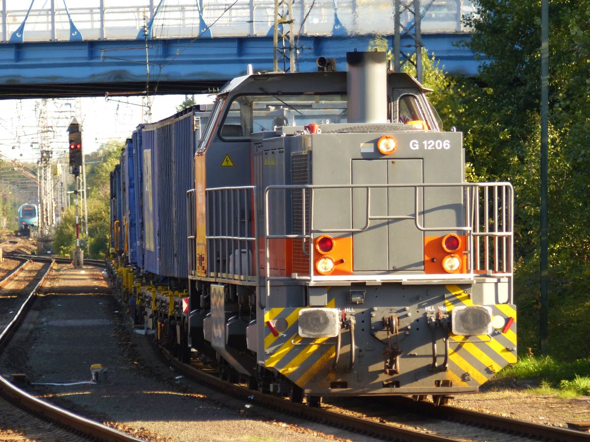EEB (Emsl�ndische Eisenbahn)Diesellok 275 805-2 (92 80 1275 805-2 D-EBB) Salzbergen 28-09-2018.

EEB (Emsl�ndische Eisenbahn)dieselloc 275 805-2 (92 80 1275 805-2 D-EBB) Salzbergen 28-09-2018.