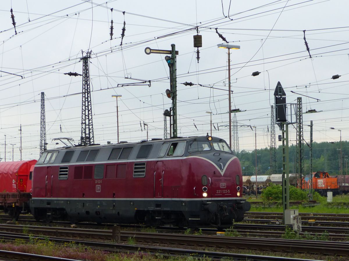 EfW Diesellok 211 122-5 G�terbahnhof Oberhausen West 18-05-2017.


EfW dieselloc 211 122-5 goederenstation Oberhausen West 18-05-2017.