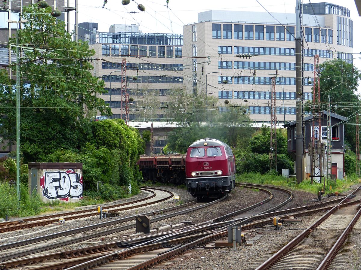 EfW Verkehrsgesellschaft Diesellokomotive 215 028-2 Bahnhof D�sseldorf-Rath 09-07-2020.


EfW Verkehrsgesellschaft diesellocomotief 215 028-2 station D�sseldorf-Rath 09-07-2020.