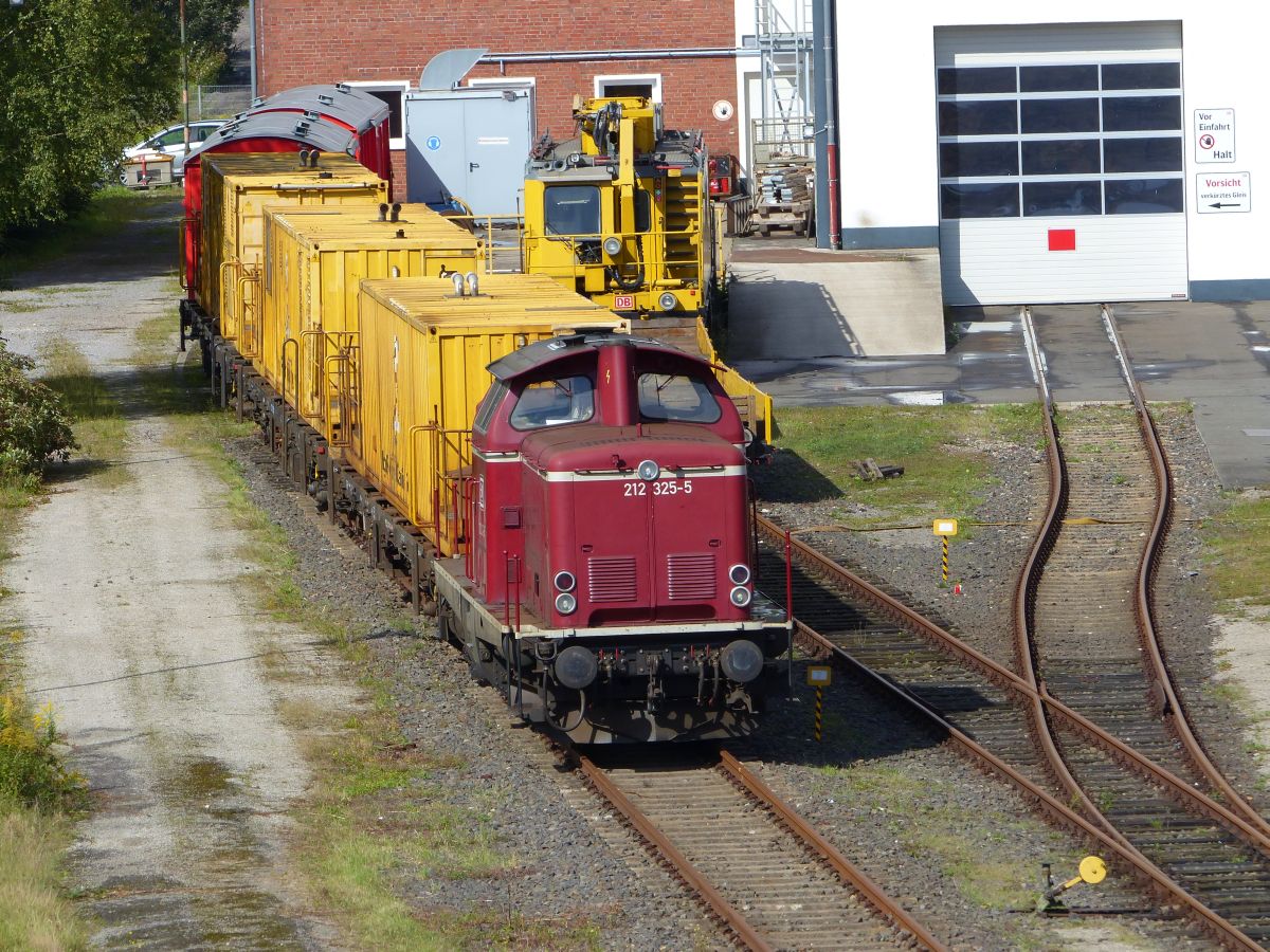 EfW Verkehrsgesellschaft mbH Diesellok 212 325-5 Duisburg Entfang 14-09-2017.

EfW Verkehrsgesellschaft mbH dieselloc 212 325-5 Duisburg Entfang 14-09-2017.
