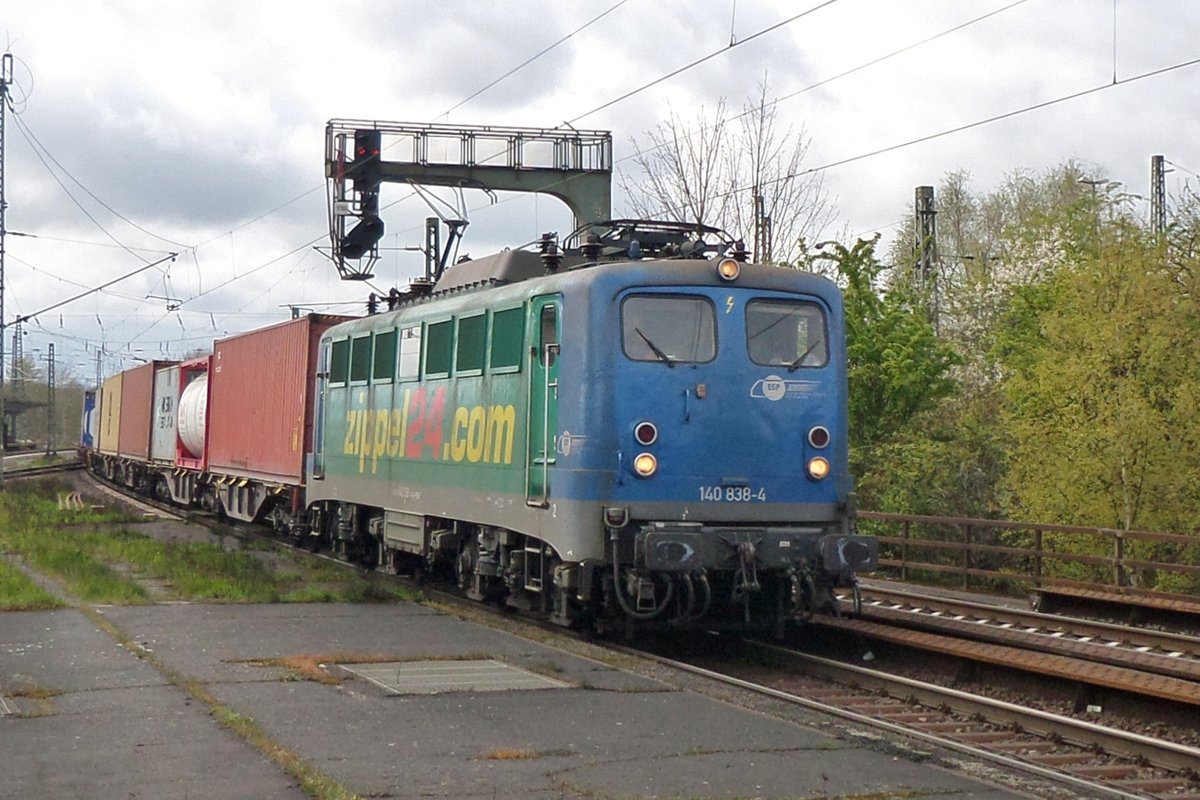 EGP 140 838 wirbt für zippel.com beim Durchfahren von Uelzen am 28 April 2016.