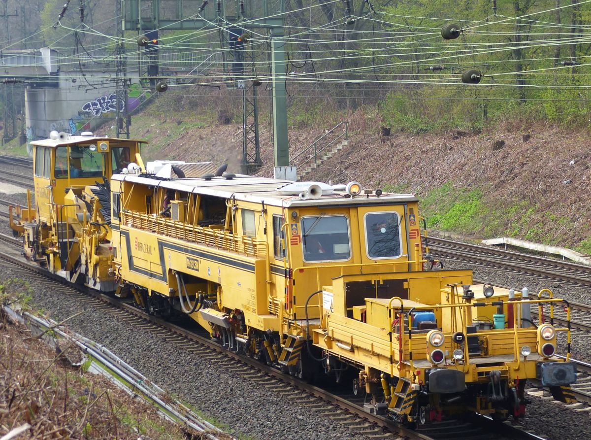 Eiffage Infra-Rail Bahndienstfahrzeug mit Nummer 99 80 9425 040-9 D-ERD Abzweig Lotharstrasse, Forsthausweg, Duisburg 12-04-2018.


Eiffage Infra-Rail onderhoudsmachine met nummer 99 80 9425 040-9 D-ERD Abzweig Lotharstrasse, Forsthausweg, Duisburg 12-04-2018.