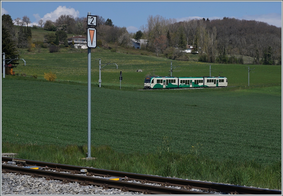 Ein BAM Regionalzug von Bière nach Morges erreicht in Kürze Yens. 

20. April 2021