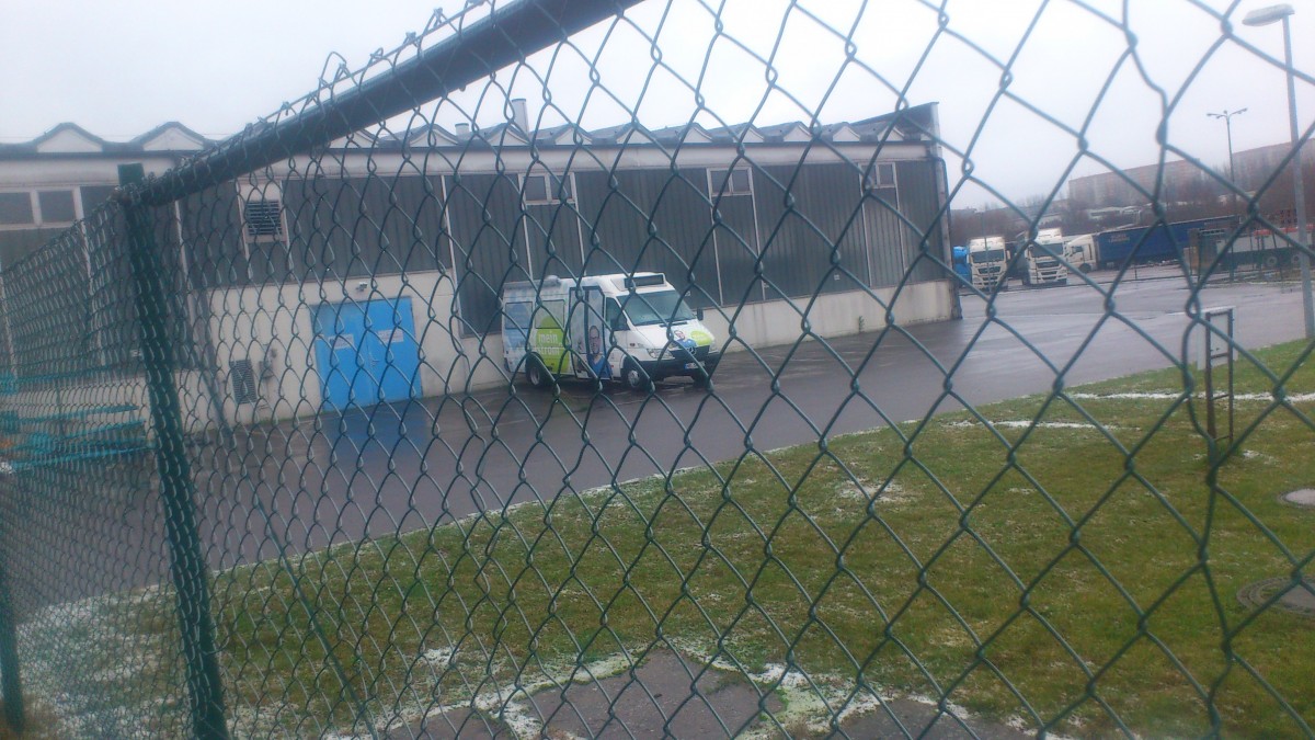 .....ein etwas �lterer Mercedes- Sprinter der mal im Stadtverkehr unterwegs war haben die Stadtwerke umgebaut zu einem Werbemobil um die eigenen Produkte an den Mann zubringen 