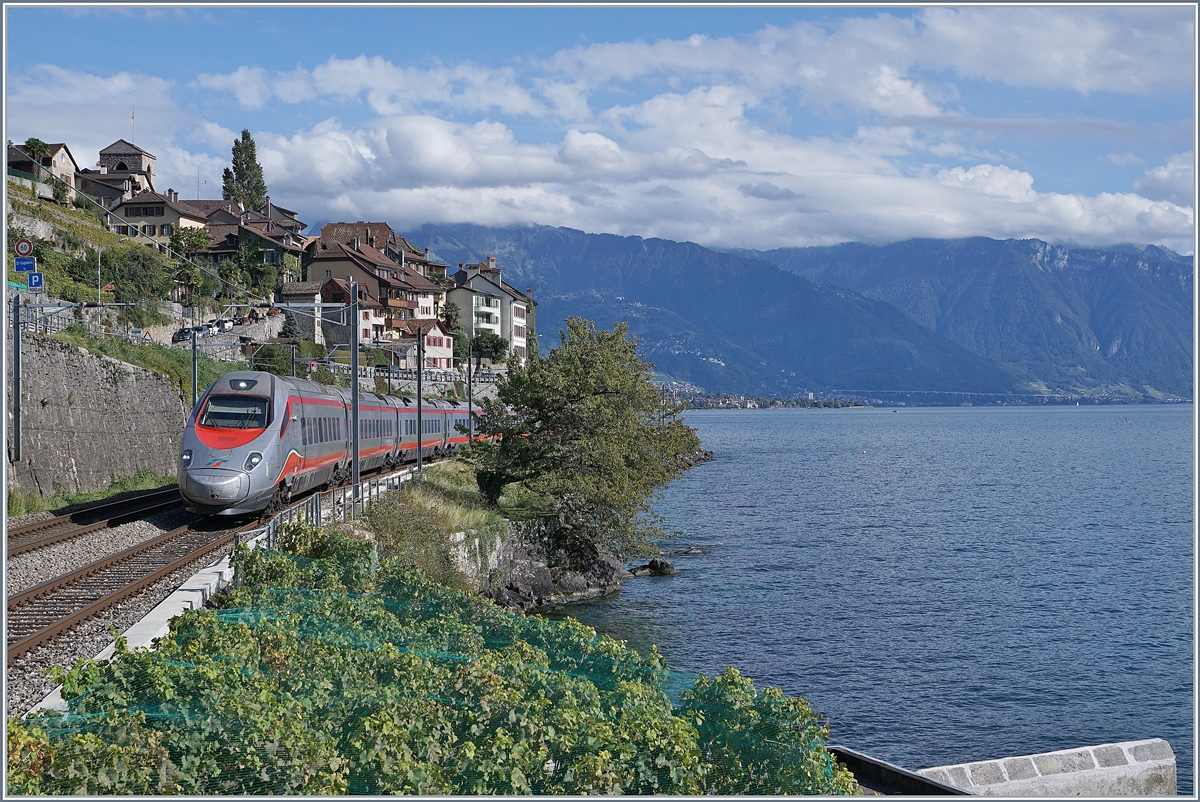 Ein FS Trenitalia ETR 610 auf dem Weg von Milano nach Genève bei St-Saphorin. 

30. Sept. 2019