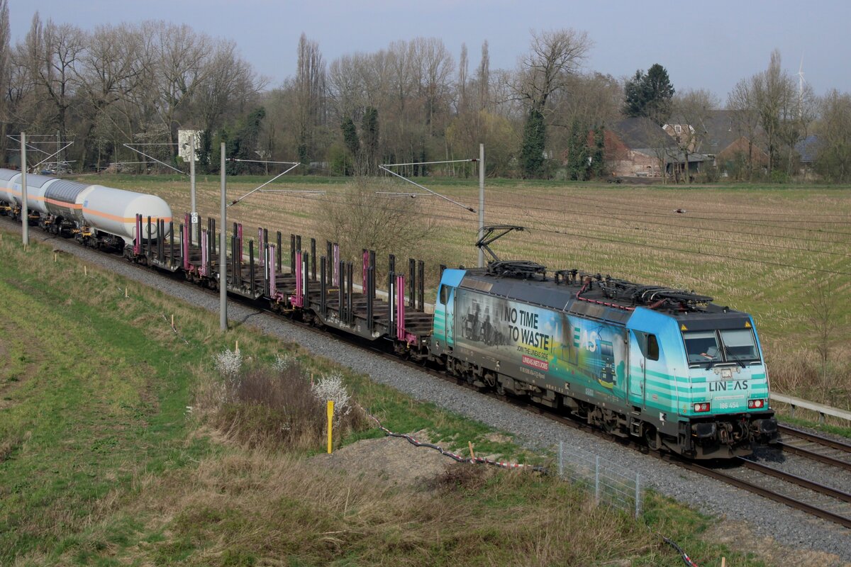 Ein Hohepunkt am meiner 1.Besuch an die Brücke bei Praest am 20 März 2024 war Lineas 186 454  no time to waste  -obwohl der Zug ausreichend rühig führ um ein gelungenes Bild zu machen.