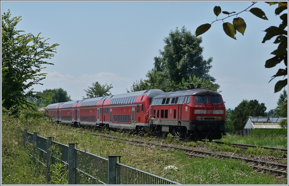 Ein Nachschuss auf eine IRE Richutung Friedrichshafen bei der Weiterfahrt in Meckenbeuren. 16. Juli 2016