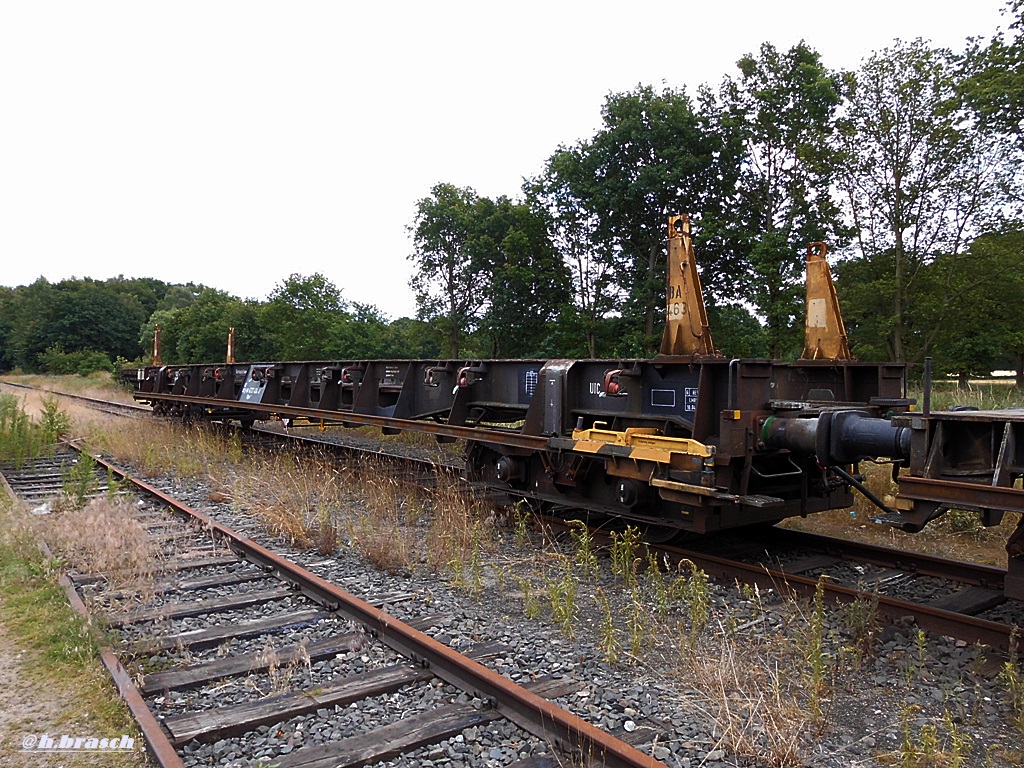 ein oberbaustoffwagen der gattung SLPS / 82 80 d-db 4727 404-2 stand am bf glinde,24.06.14 