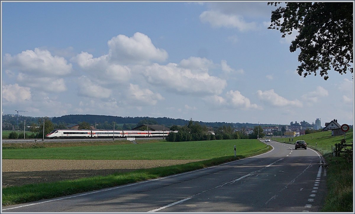 Ein SBB RABe 503 untwerwegs von Frankfurt am Main nach Milano Centrale am Sempacher See zwischen Nottwil und Sempach Neuenkirch.

21. Sept. 2020