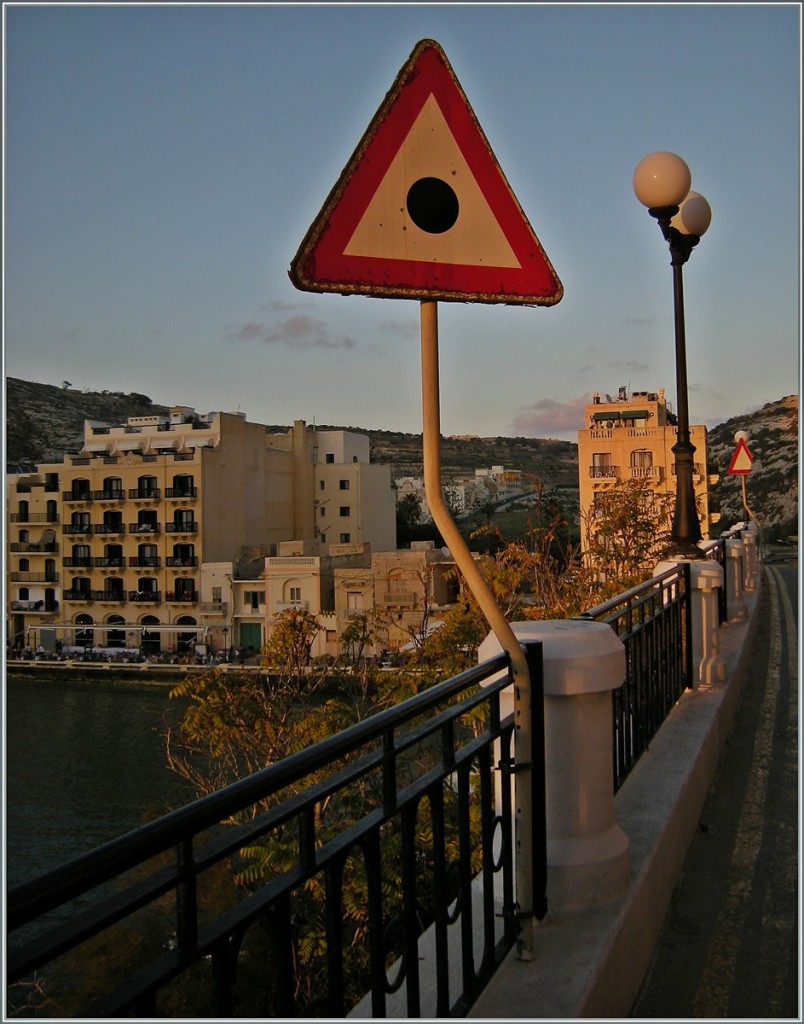 Ein unbekanntes Verkehrsschild auf Gozo; wie gut waren wir zu Fuss unterwegs...
Sept 2013
