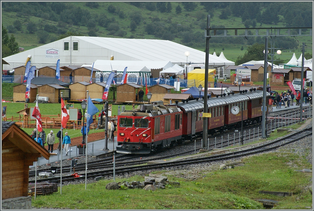 Eine MGB HGm 4/4 verlässt mit einem Extrazug den Bahnhof Oberalp (DFB) Richtung Gletsch.
16. Aug. 2014