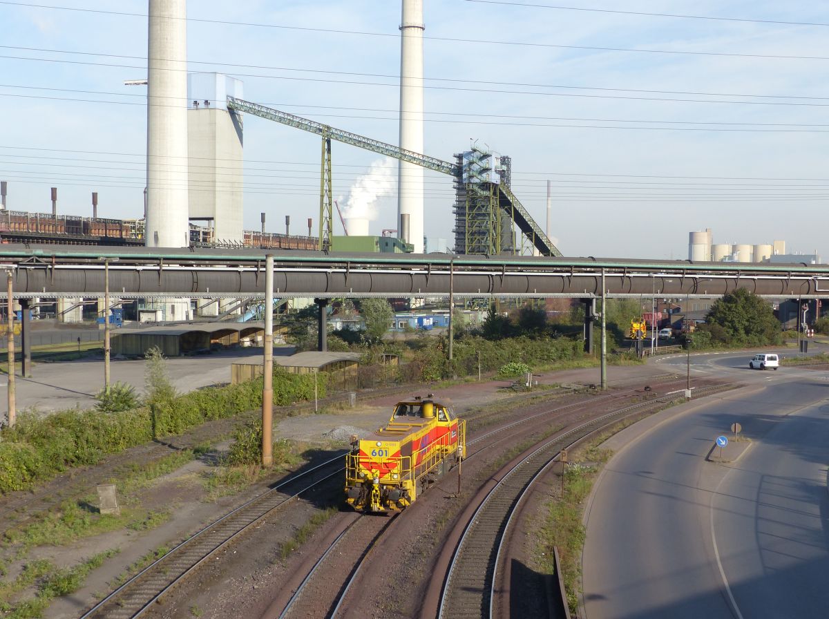 Eisenbahn und H�fen Diesellok 601 Stahlwerk Thyssen Krupp Alsumerstrasse, Duisburg 22-09-2016.


Eisenbahn und H�fen dieselloc 601 fabriek Thyssen Krupp Alsumerstrasse, Duisburg 22-09-2016.