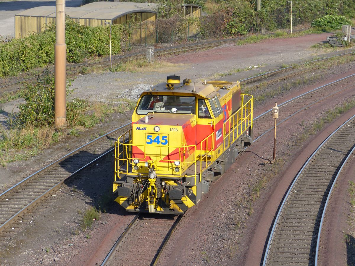Eisenbahn und H�fen GmbH Diesellok 545 Stahlwerk Thyssen Krupp. Alsumerstrasse, Duisburg 22-09-2016.

Eisenbahn und H�fen GmbH dieselloc 545 Staalfabriek Thyssen Krupp. Alsumerstrasse, Duisburg 22-09-2016.
