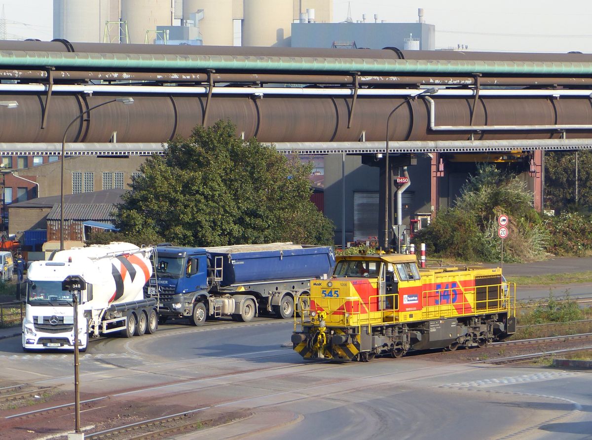 Eisenbahn und H�fen GmbH Diesellok 545 Stahlwerk Thyssen Krupp. Alsumerstrasse, Duisburg 22-09-2016.

Eisenbahn und H�fen GmbH dieselloc 545 Staalfabriek Thyssen Krupp. Alsumerstrasse, Duisburg 22-09-2016.