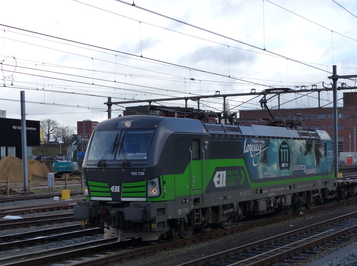 ELL (European Locomotive Leasing, Wien) Vectron Lokomotive 193 738-2 Gleis 9 Amersfoort Centraal 26-02-2020.

ELL (European Locomotive Leasing, Wien) Vectron locomotief 193 738-2 spoor 9 Amersfoort Centraal 26-02-2020.
