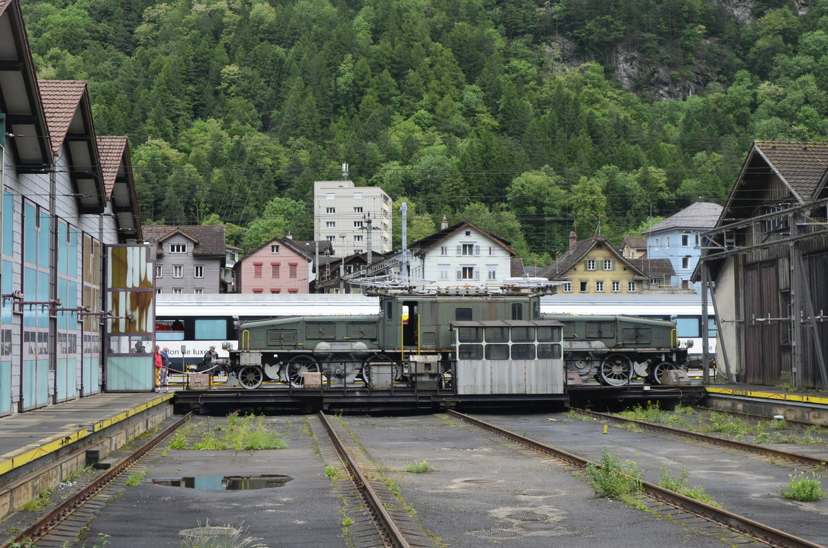 Eröffnung Gotthardbasistunnel 2016. Anlässlich der Feierlichkeiten gab es eine Rollmaterialshow in Erstfeld, hier die Ce 6/8 II Nr. 14270, präsentiert auf der Schiebebühne. (04.06.2016)