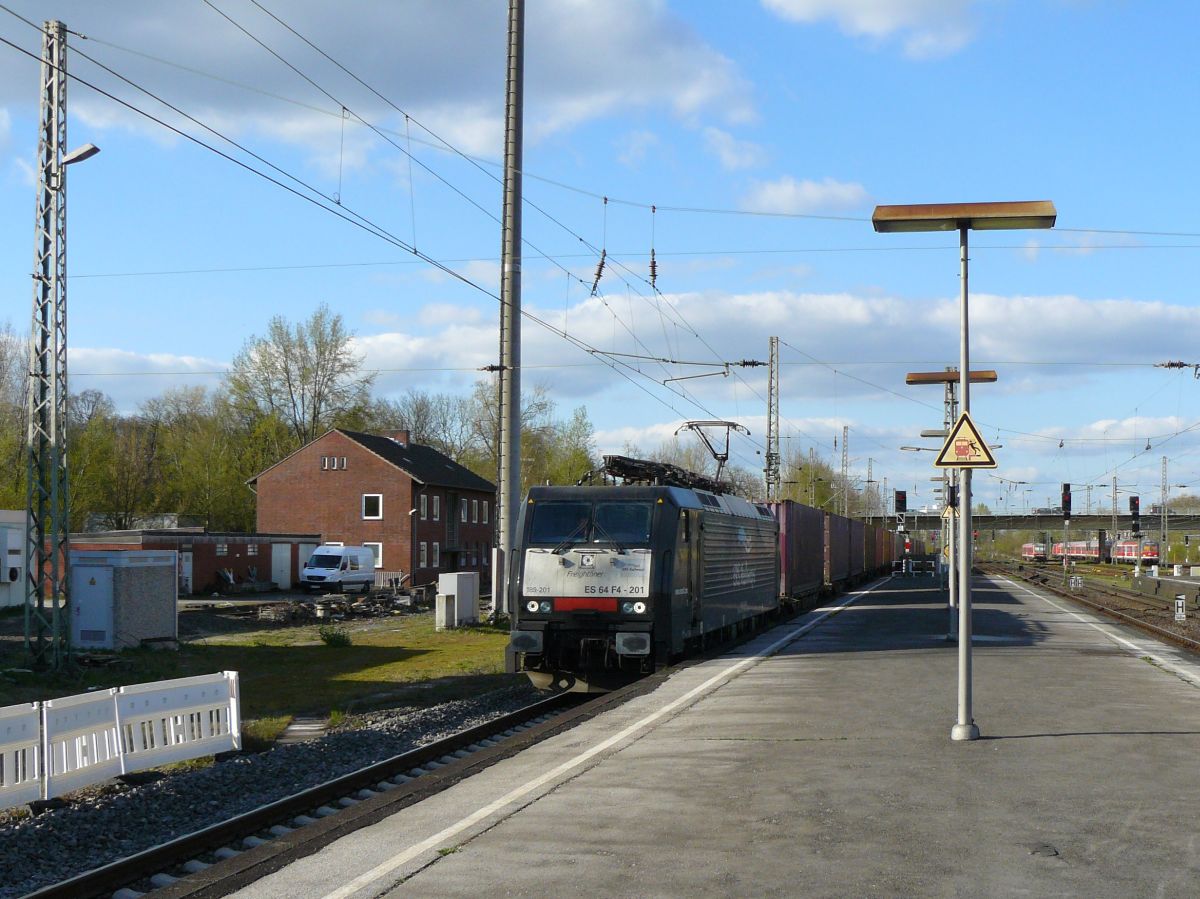 ERS Railways Lok 189 201 mit G�terzug. Wesel 17-04-2015.

ERS Railways loc 189 201 met goederentrein. Wesel 17-04-2015.