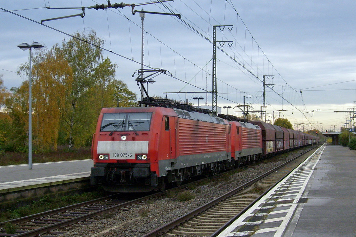 Erzbomber mit 189 075 durchfahrt am 14 November 2019 Emmerich.