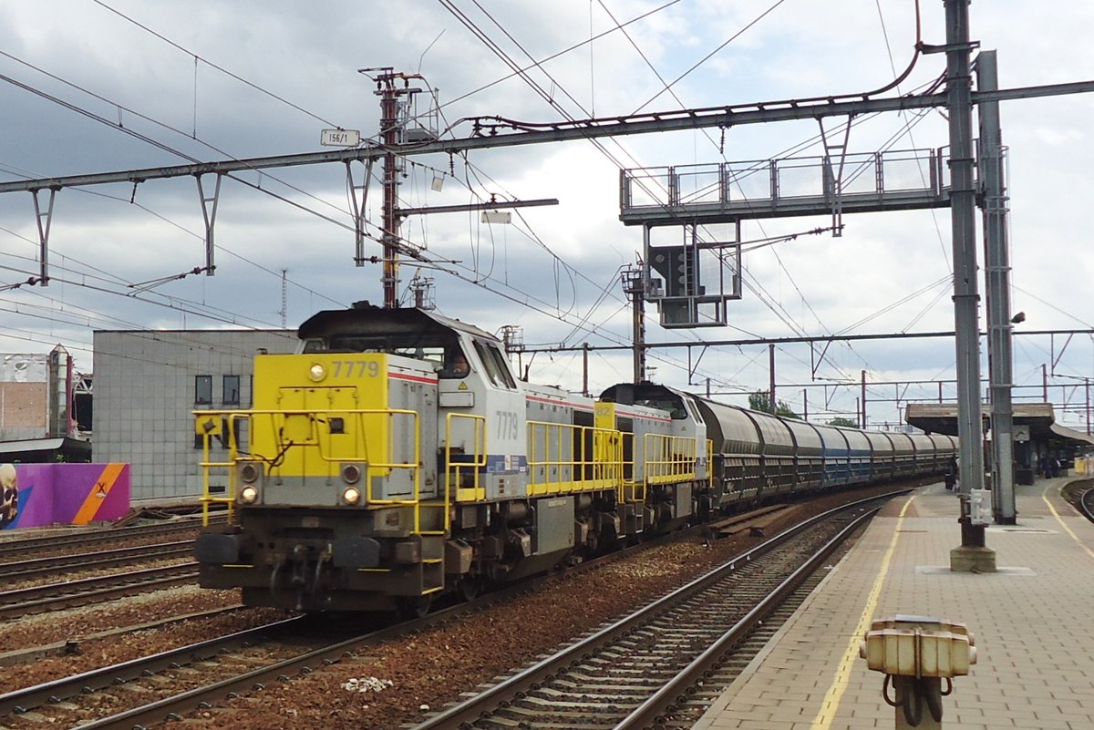  Erzzug mit 7779 durchfahrt am 21 Mai 2014 Antwerpen-Berchem.