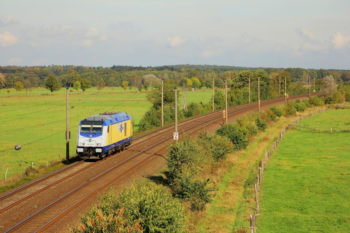 Es war der 14.10.2014 als die Frisch Hauptuntersuchte Metromom 246 005-3 Lz über die Güterumgeung bei Ramelsloh fuhr und einen kurzen hat zum Fotografieren.