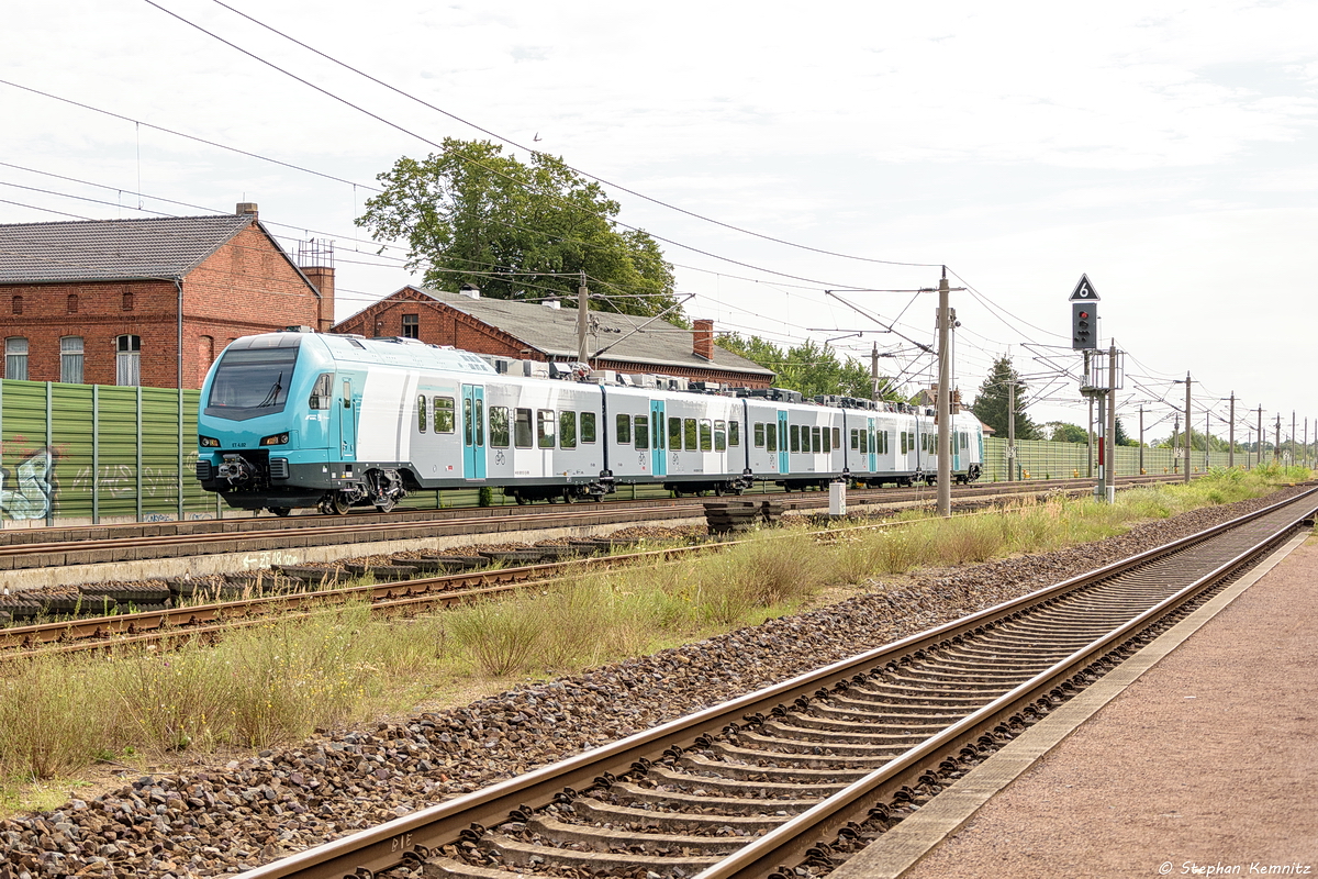 ET 4.02 (2429 512-3) ERB - Eurobahn kam durch Growudicke und fuhr weiter in Richtung Stendal. Dies ist einer von acht fnfteilige Flirt 3 fr den grenzberschreitenden Einsatz zwischen Deutschland und den Niederlanden. Diese Acht werden berwiegend auf der Linie RB 61 Bielefeld – Bad Bentheim – Hengelo  Wiehengebirgsbahn  eingesetzt. 04.08.2017