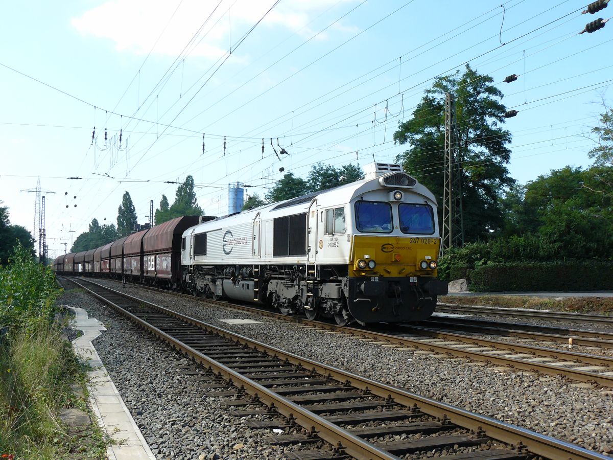 Euro Cargo Rail Class 77 Lok mit Nummer 247 029-2 Oberhausen, Deutschland 12-09-2014.

Euro Cargo Rail locomotief Class 77 met nummer 247 029-2 met een goederentrein Oberhausen, Duitsland 12-09-2014.