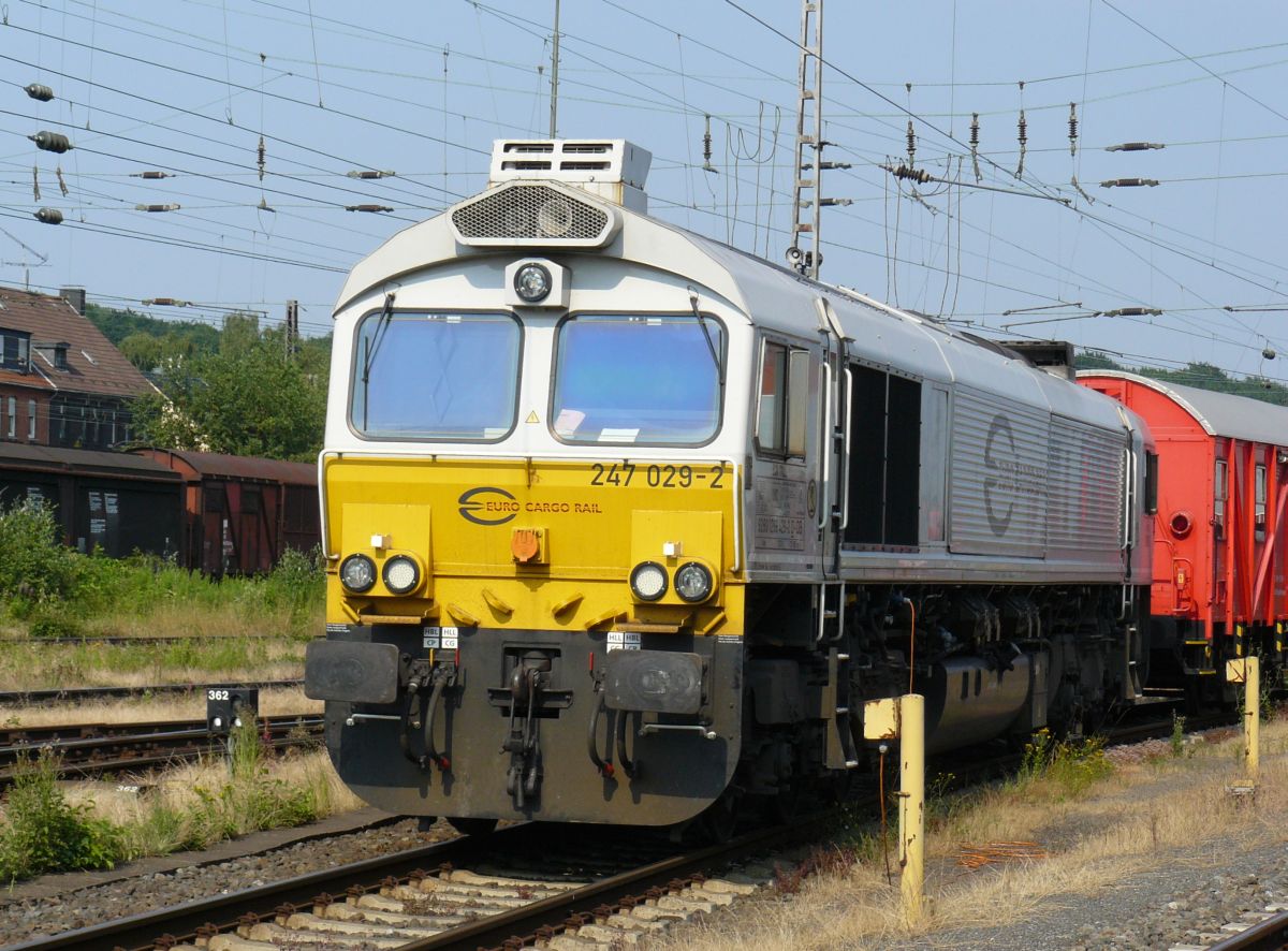 Euro Cargo Rail Diesellok 247 029-2 Oberhausen Osterfeld 03-07-2015.

Euro Cargo Rail dieselloc 247 029-2 Oberhausen Osterfeld 03-07-2015.