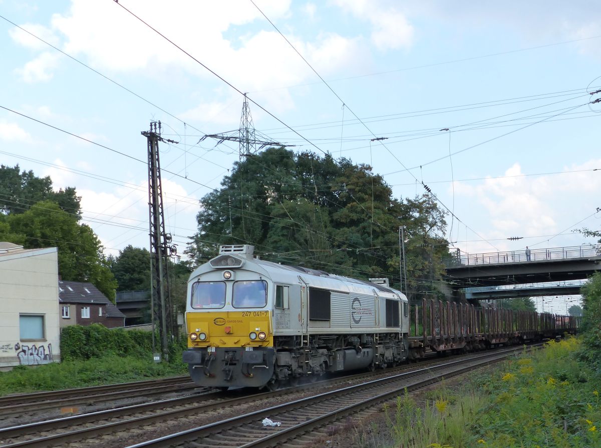 Euro Cargo Rail (ECR) Diesellok 247 041-7 mit G�terzug. Hoffmannstrasse, Oberhausen 11-09-2015.
Euro Cargo Rail (ECR) dieselloc 247 041-7 met goederentrein. Hoffmannstrasse, Oberhausen 11-09-2015.