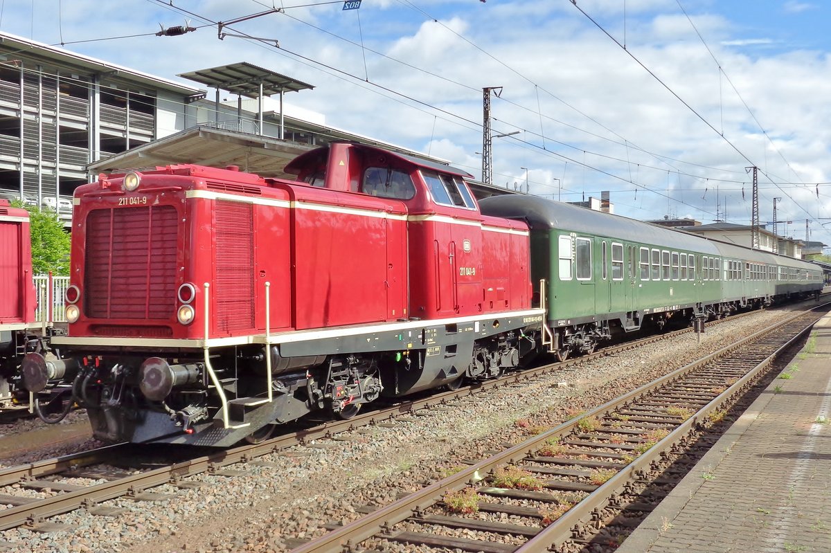 Ex-DB 211 041 steht am 29 April 2018 in Trier. 