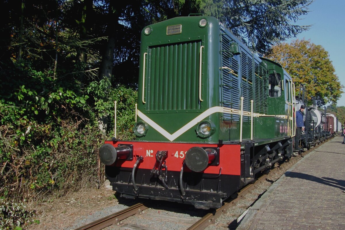 Ex-NS 451 steht mit ein Fotoguterzug in Boekelo am 23 Oktober 2016 während der jahrlichen Saisonsabschluss.