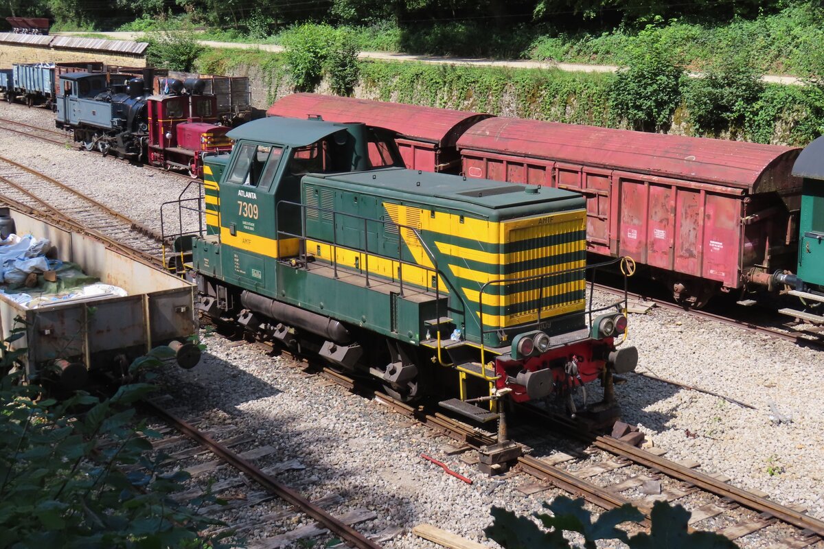 Ex-SNCB 7309 'ATLANTA' hat ein eues Asylum gefunden bei Train 1900 in Fonds-de-Gras, wo dieser Verschiebelok am 21 Augustus 2023 während ein Museumsausflug fotografiert wurde.