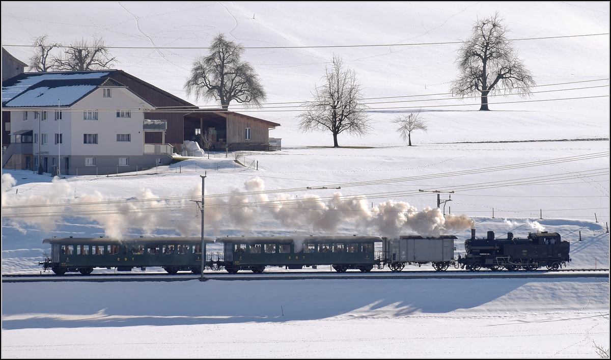 Fahrt durch Hasle im Entlebuch oder auch Bilderbuch mit Eb 3/5 5810. Februar 2019.