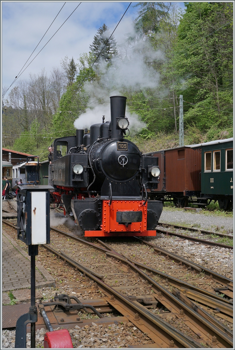 Farblich aufgefrischt zeigt sich SEG G 2x 2/2 105 der Blonay-Chamby Bahn in alter Frische in Chaulin. 

5. Mai 2024