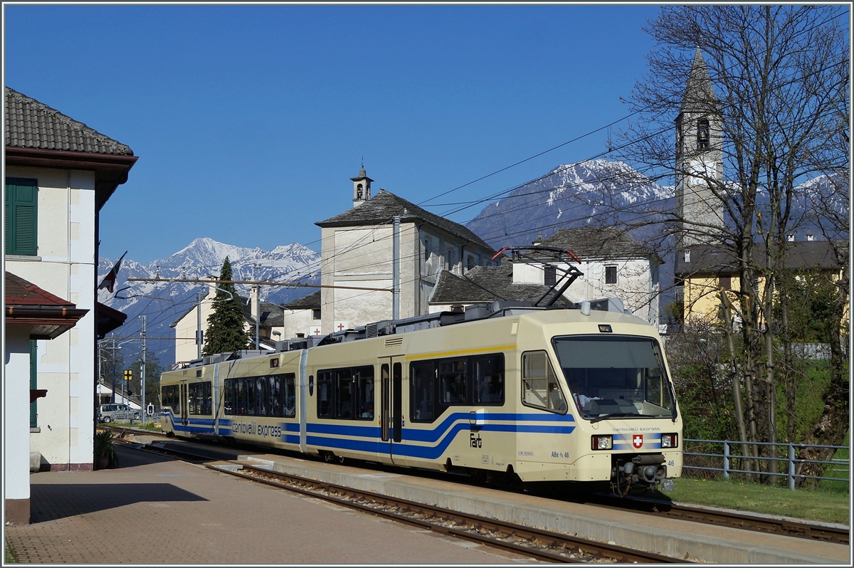 FART ABe 4/8 46  Centovalli Express  auf der Fahrt von Domodossola nach Locarno beim Halt in Trontano. 
14. April 2014 