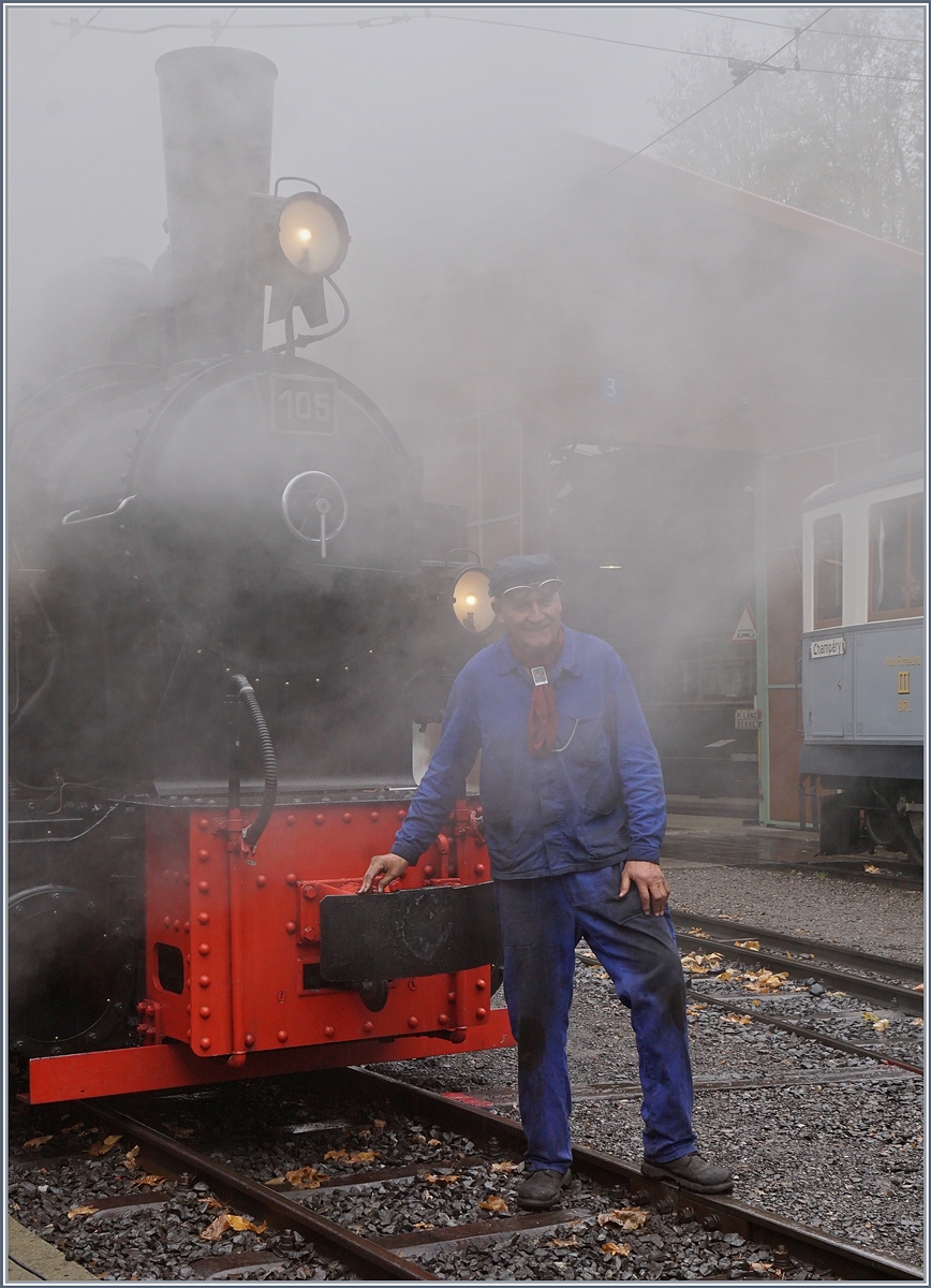 Faszination Dampfbahn - Das Foto entstand, als ein anderer Fotograf wohl für eine Zeitung oder ein Journal Bilder der B-C machte und ich mich in die Nähe stellte.

Chaulin, den 27. Okt 2018