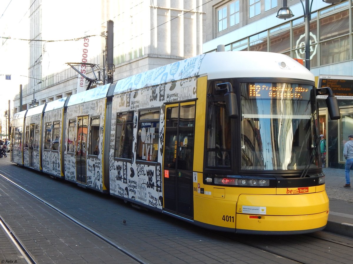 Flexity Nr. 4011 der BVG in Berlin.